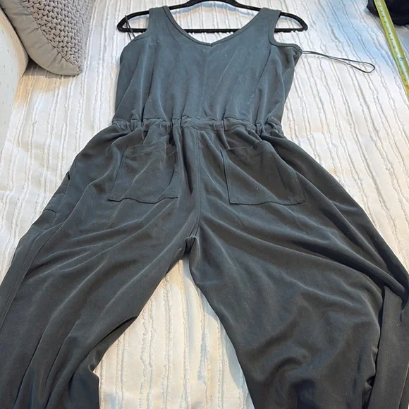 Lou & Grey Black Sleeveless V-Neck Jumpsuit - Picture 8 of 11